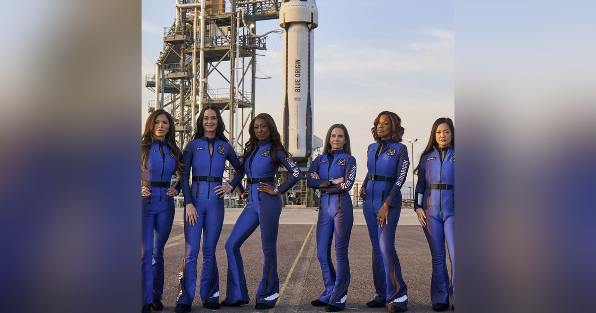 Crónica Rosa: Disfrazadas para ir al espacio Crónica Rosa: Disfrazadas para ir al espacio