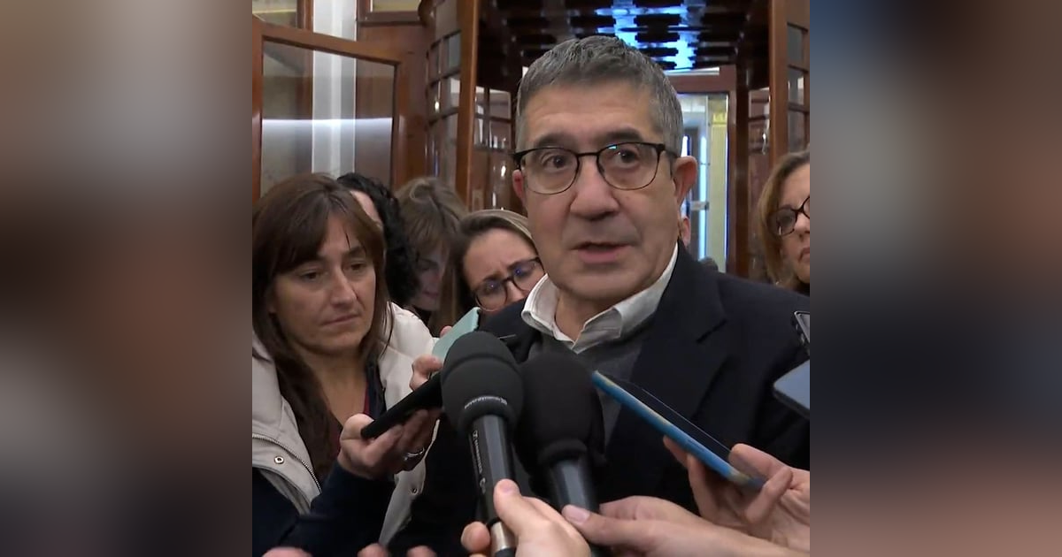 La República de los Tonnntos: El "obsceno comportamiento de Patxi López", y su "tuteo infame" con la prensa La República de los Tonnntos: El "obsceno comportamiento de Patxi López", y su "tuteo infame" con la prensa