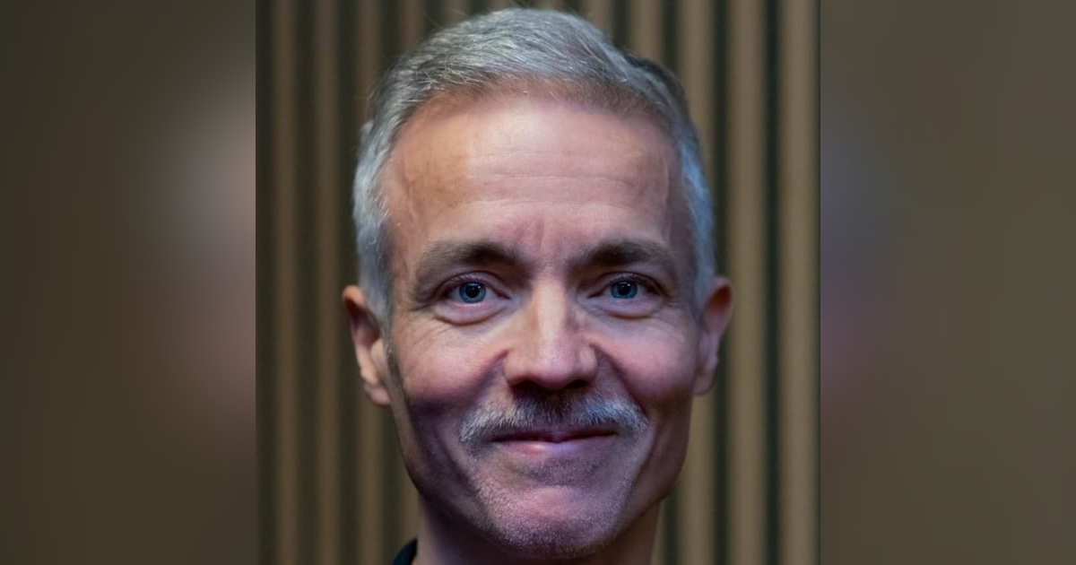 Translating Drama, Vivian, Companions - Paul Russell Garett (Danish) Translating Drama, Vivian, Companions - Paul Russell Garett (Danish)