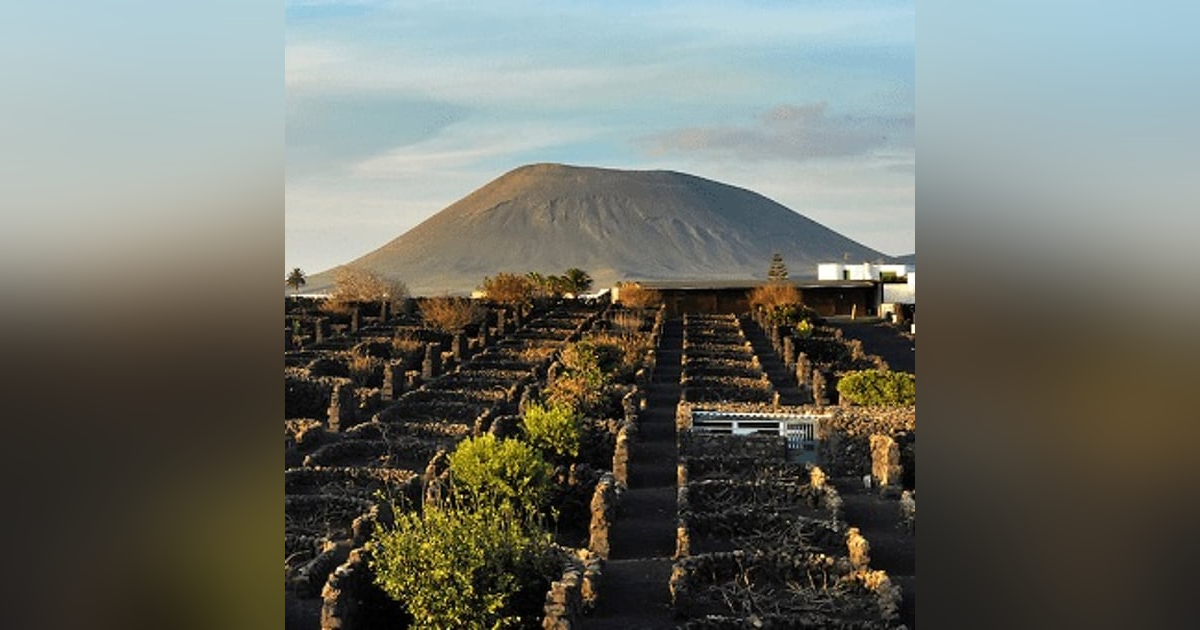 Episode 42-Volcanic Wine, Jammy Wine, Wine With Food, Sparkling Cocktails Episode 42-Volcanic Wine, Jammy Wine, Wine With Food, Sparkling Cocktails