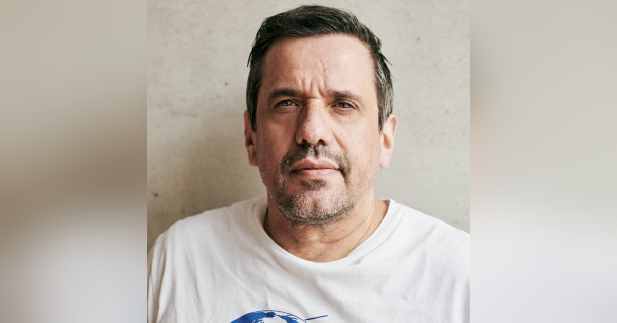 VITRA Its a New Time! The future of work and society, with Raphael Gielgen VITRA Its a New Time! The future of work and society, with Raphael Gielgen