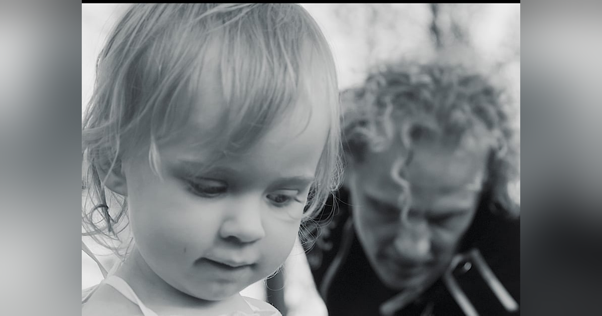 Mauri Dark- Singer Songwriter Mauri Dark- Singer Songwriter