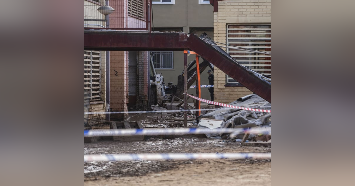 Las noticias de La Mañana: Un trabajador muerto por un derrumbe en un colegio afectado por la DANA en Massanassa Las noticias de La Mañana: Un trabajador muerto por un derrumbe en un colegio afectado por la DANA en Massanassa