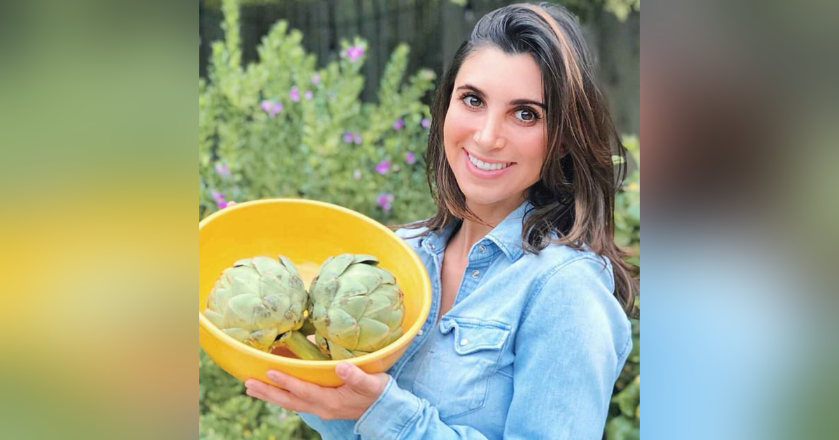 Tips for Staying Healthy During Holiday Travel w/ Alex Catalano (Eat Cute) Tips for Staying Healthy During Holiday Travel w/ Alex Catalano (Eat Cute)