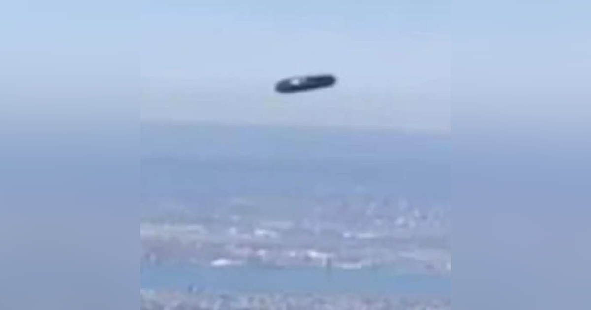 UFO News - Airline Passenger Captures Clear Photo of UFO During Flight Over New York City UFO News - Airline Passenger Captures Clear Photo of UFO During Flight Over New York City