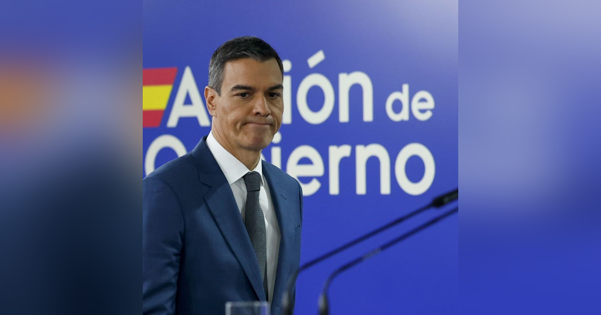 La República de los Tonnntos: "Sánchez pide que se aplauda a los servicios de emergencia que él no convocó" La República de los Tonnntos: "Sánchez pide que se aplauda a los servicios de emergencia que él no convocó"